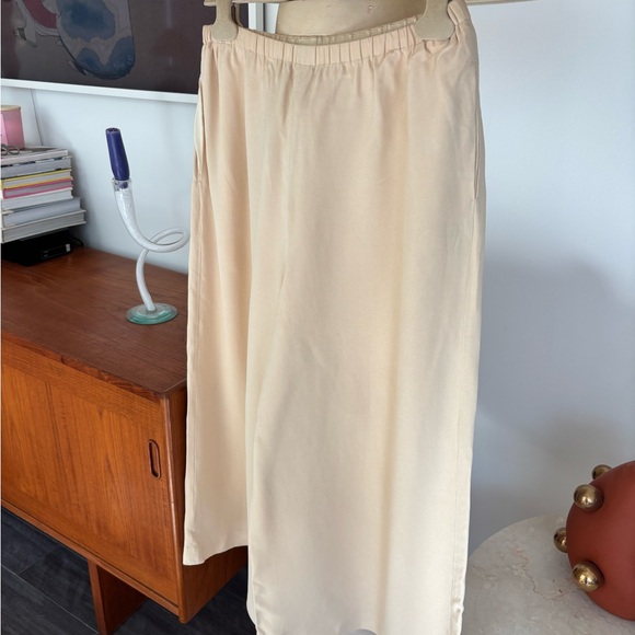 The Row Beige Elastic-Waist Pants - Picture 3 of 6
